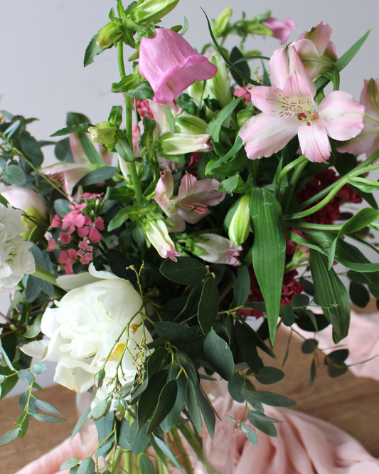 🤍 Spécial fête des mères : un bouquet L aux couleurs douces + un atelier pour 99,90 € (au lieu de 120,20€)