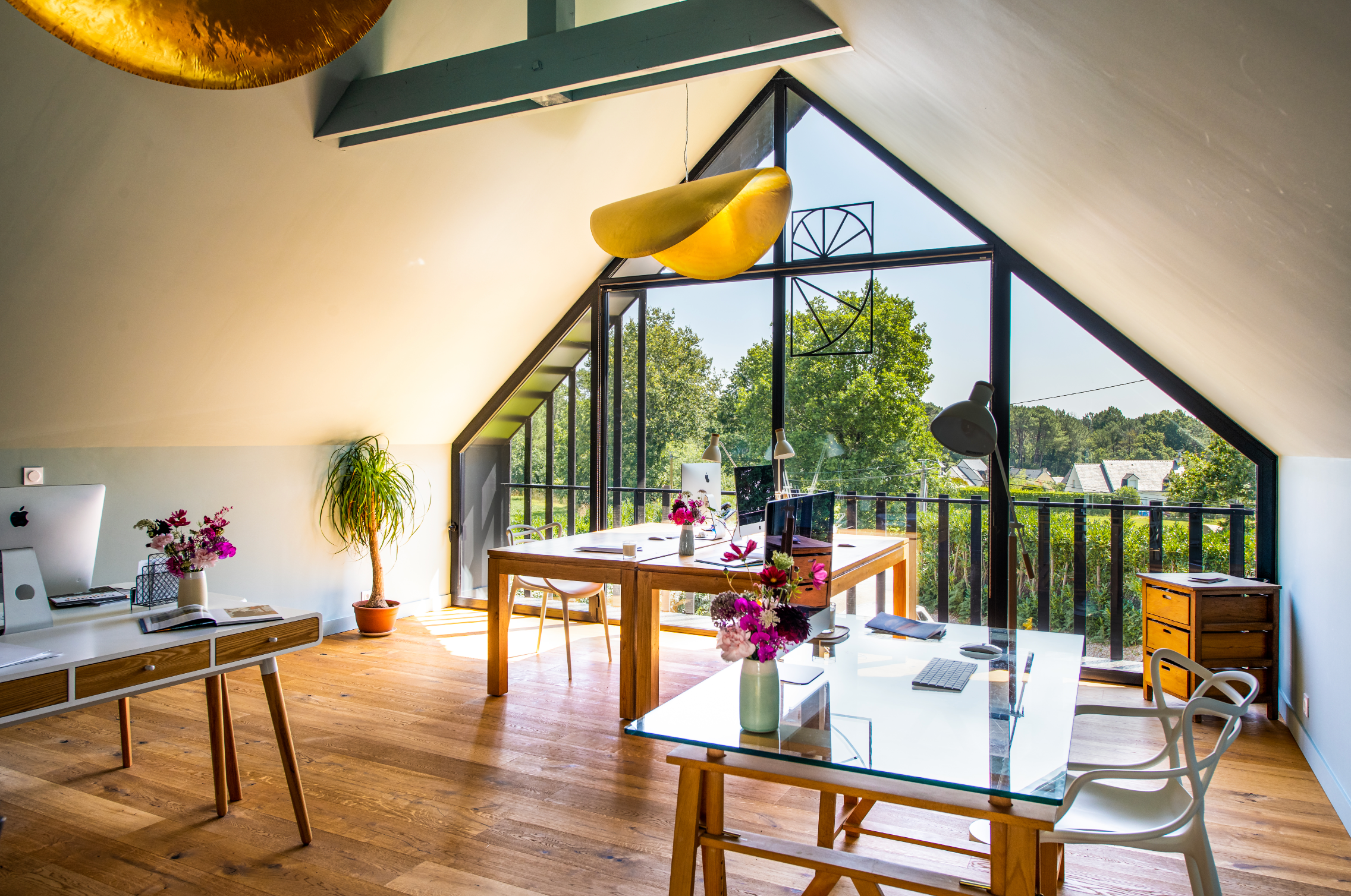 Bien être au travail : les 3 bienfaits inattendus des fleurs