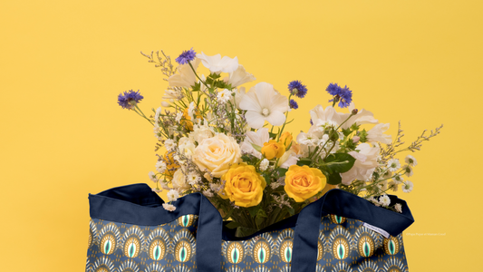 🌸 Quand les fleurs sortent du vase : trois façons inattendues de les faire entrer dans le monde professionnel