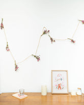 Guirlande murale de fleurs séchées - LA VIE EN ROSE