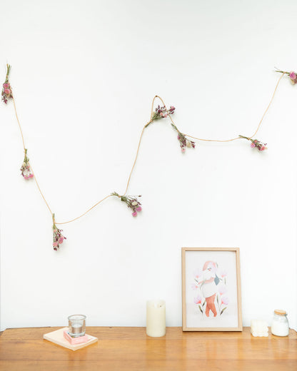 Guirlande murale de fleurs séchées - LA VIE EN ROSE