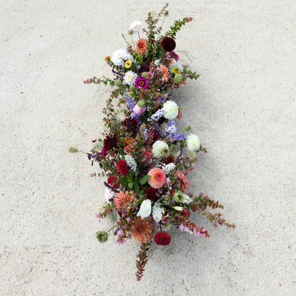Dessus de cercueil en fleurs fraîches