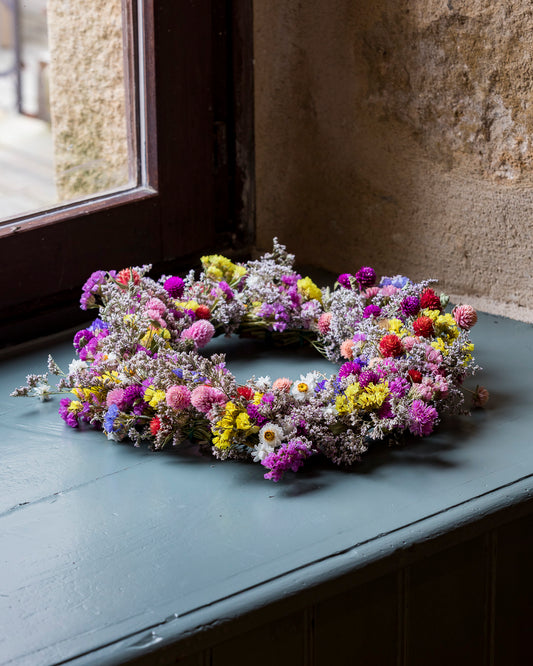Couronne de fleurs séchées - Décoration murale éco-responsable et colorée