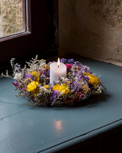 Couronne de fleurs séchées - Décoration murale éco-responsable et colorée