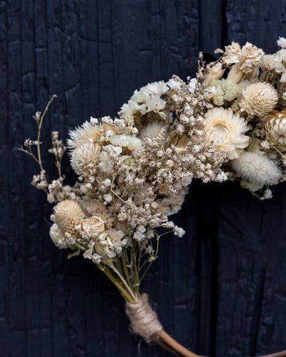 Couronne de fleurs séchées - Décoration murale éco-responsable et colorée