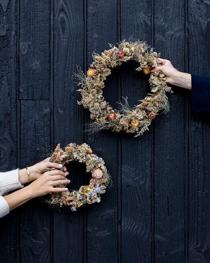 Couronne de fleurs séchées - Décoration murale éco-responsable et colorée