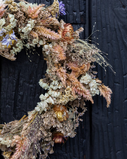 Couronne de fleurs séchées - Décoration murale éco-responsable et colorée