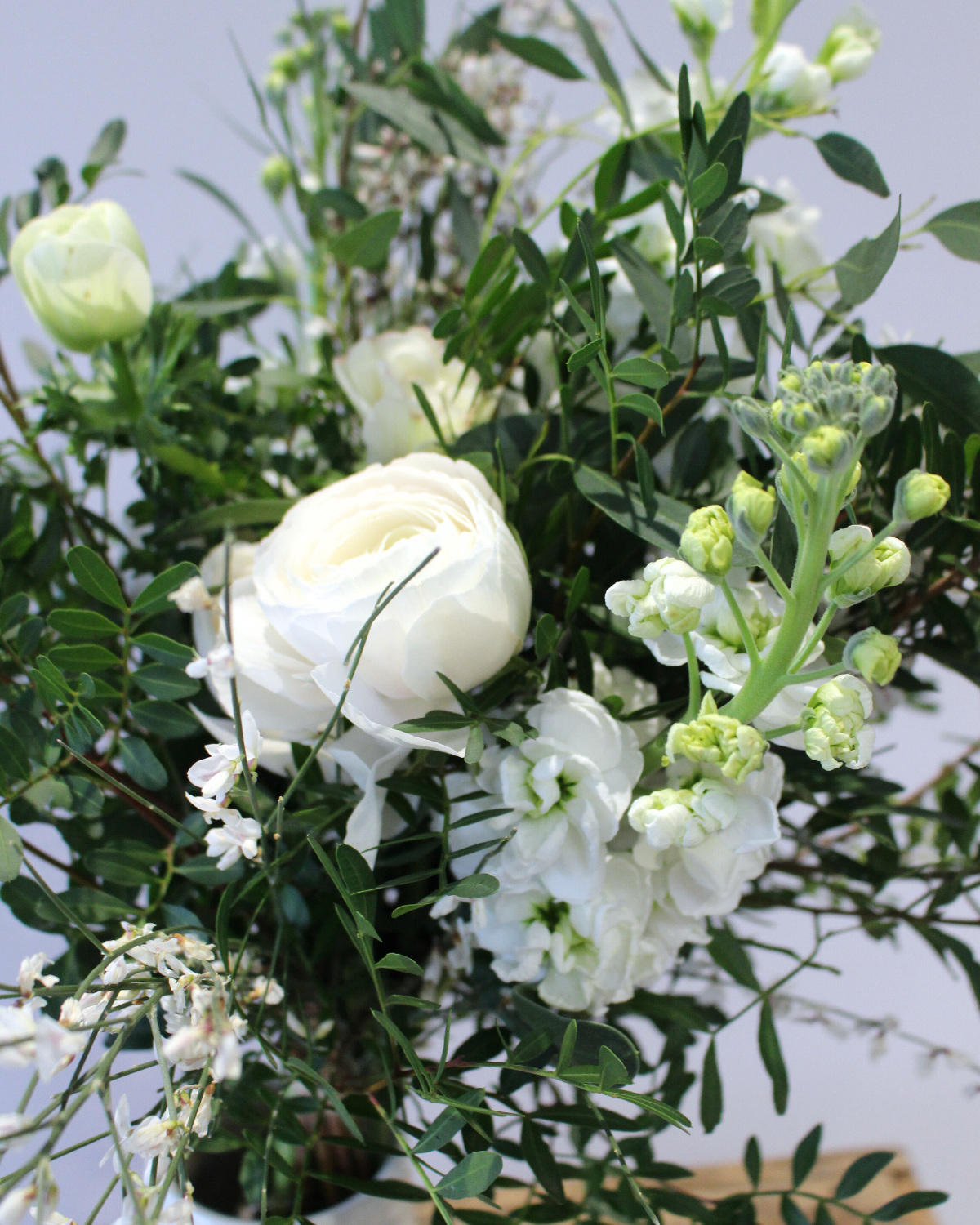 ✨ Bouquet Saint-Valentin “le tout blanc” – 100% Blanc, Renoncules, Giroflées & Anémones