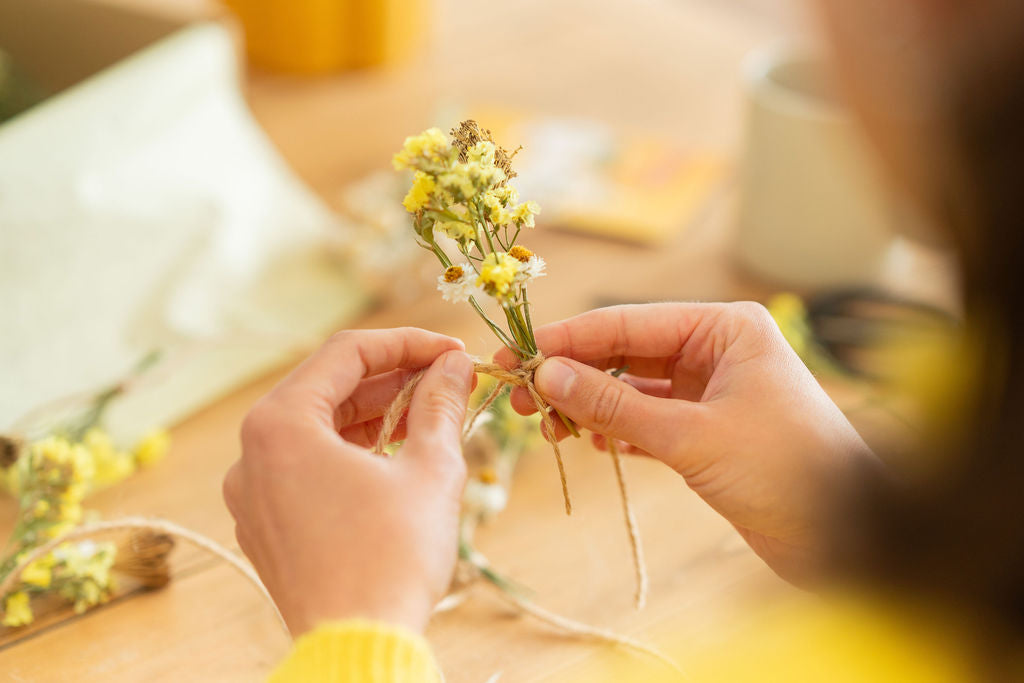 Kit DIY - Guirlande murale en fleurs séchées - Jaune