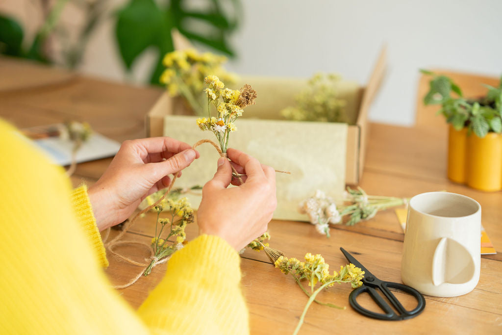 Kit DIY - Guirlande murale en fleurs séchées - Jaune
