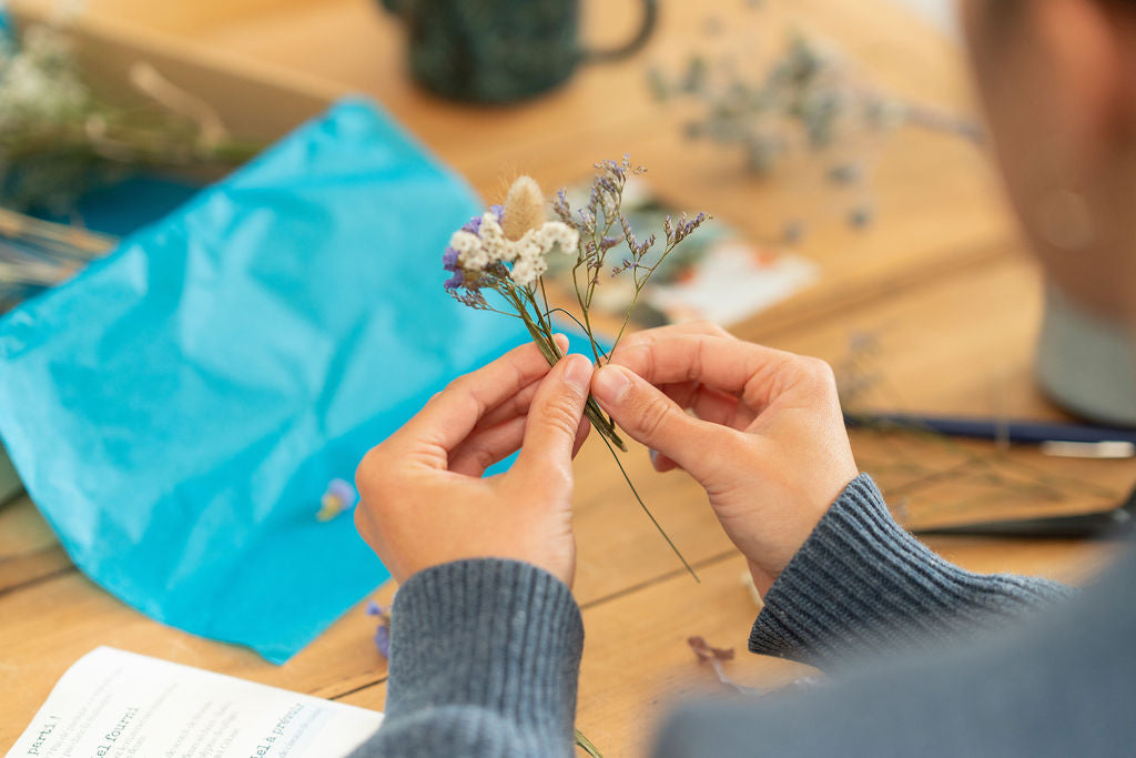 Kit à réaliser DIY - Pics à chignon en fleurs séchées - Bleu