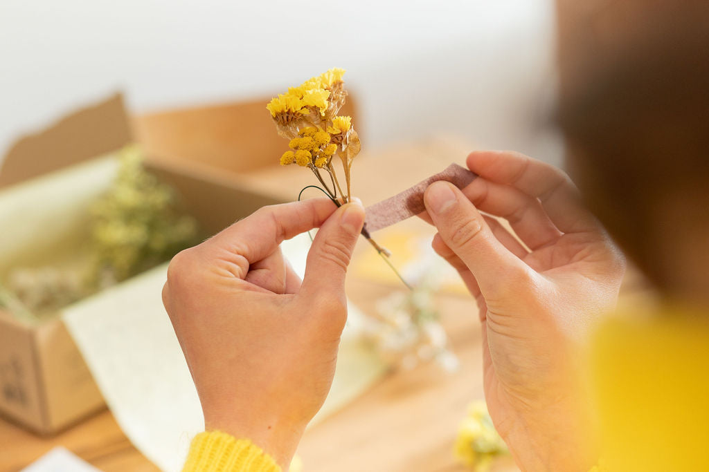 Kit à réaliser DIY - Pics à chignon en fleurs séchées - Jaune