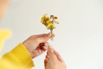 Kit DIY à réaliser - Boutonnières en fleurs séchées - Jaune